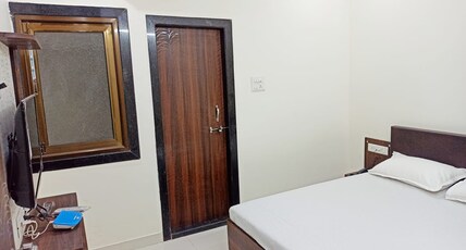 Hotel Minaxi Inn Room Type - Luxury Premium Deluxe Room