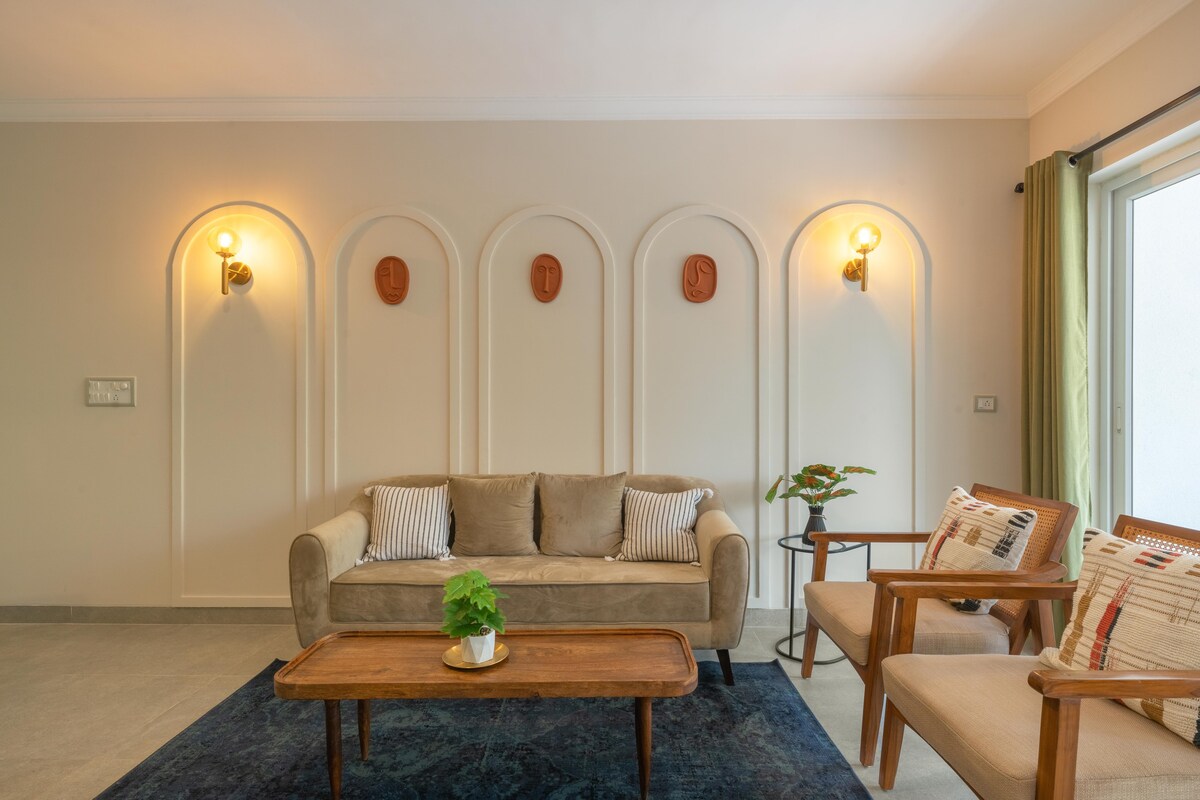 Stylish 1BHK with Pool in Pilerne | Hireavilla - Tap to explore photos