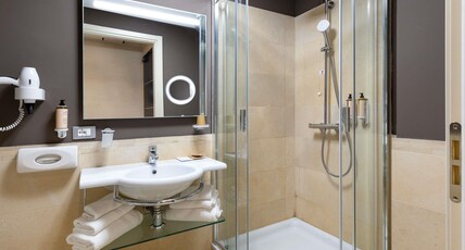 Mercure Rimini Lungomare Room Type - Superior room with double bed and large terrace, for up to 3 guests Mercure Rimini Lungomare Room Type - Superior room with double bed and large terrace, for up to 3 guests