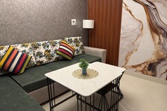Little Nest | Couple Friendly | Privacy Self | Check In