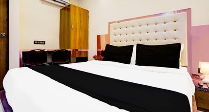 Hotel Airport Crown Room Type - Deluxe Double Room