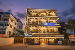 Fabhotel Santoor - Geeta Bhawan Square