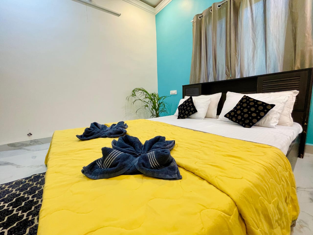 Twin Studio 5 mins to Colva Beach - Tap to explore photos