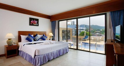 Jiraporn Hill Resort Patong Room Type - Deluxe with Pool Access Room with Bathtub Jiraporn Hill Resort Patong Room Type - Deluxe with Pool Access Room with Bathtub