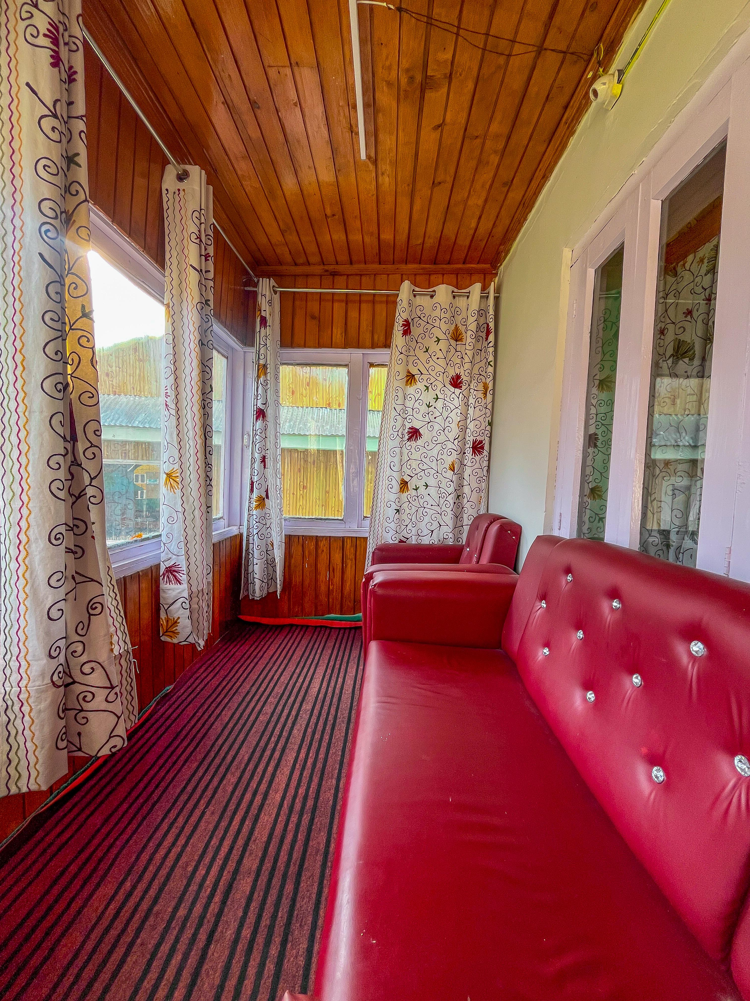 Friends Guesthouse Pahalgam - Tap to explore photos