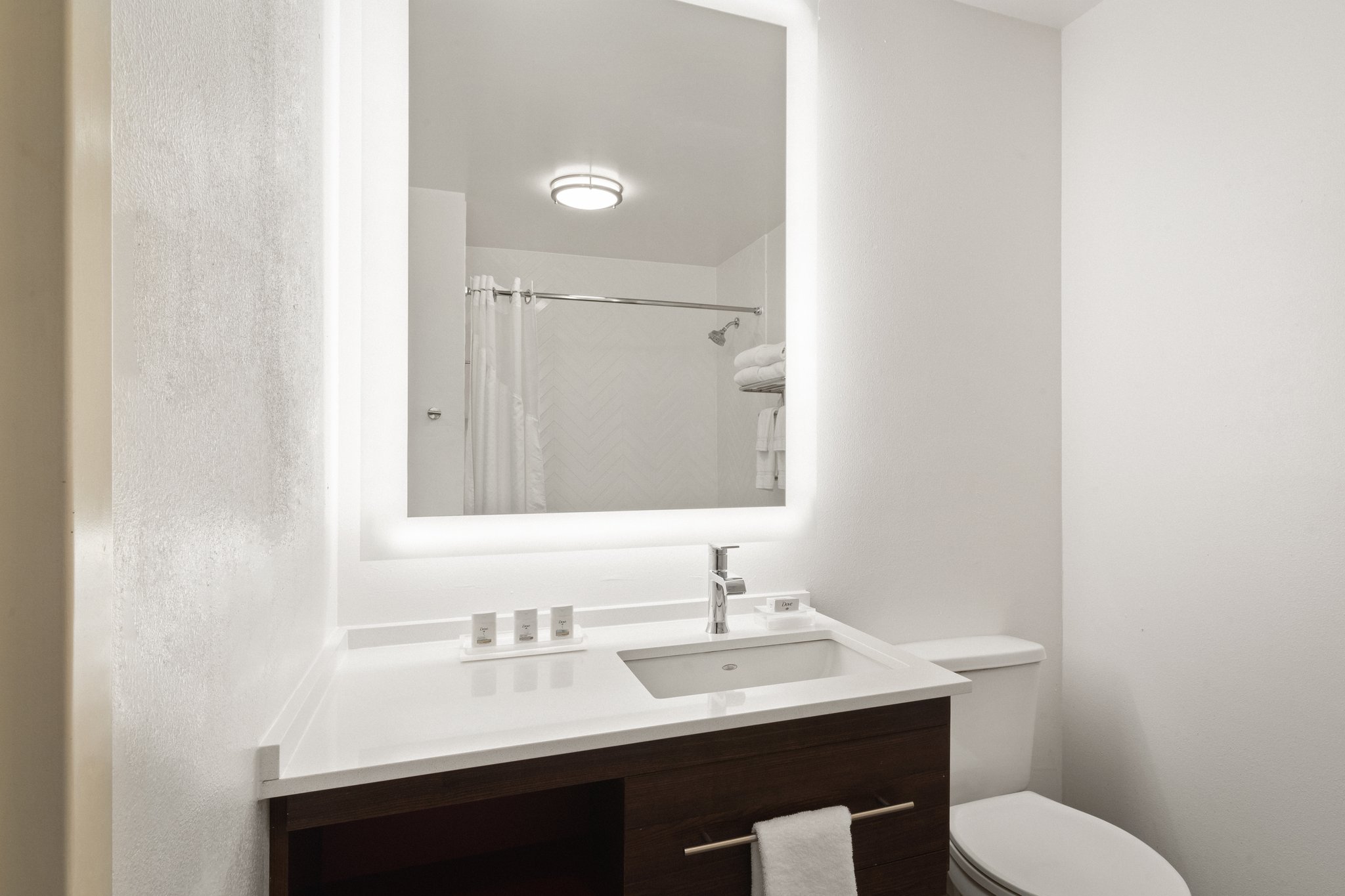Holiday Inn & Suites Bothell - Tap to explore photos
