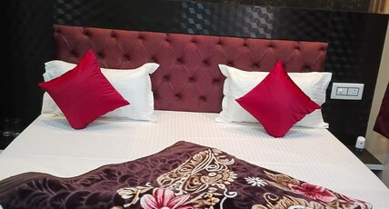 LEO PREMIUM ( Beach property) - A unit of Hotel Leo Castle Room Type - Deluxe Double Bed Room with Sea View