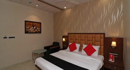 HOTEL SILVER MOON Room Type - Deluxe AC Room