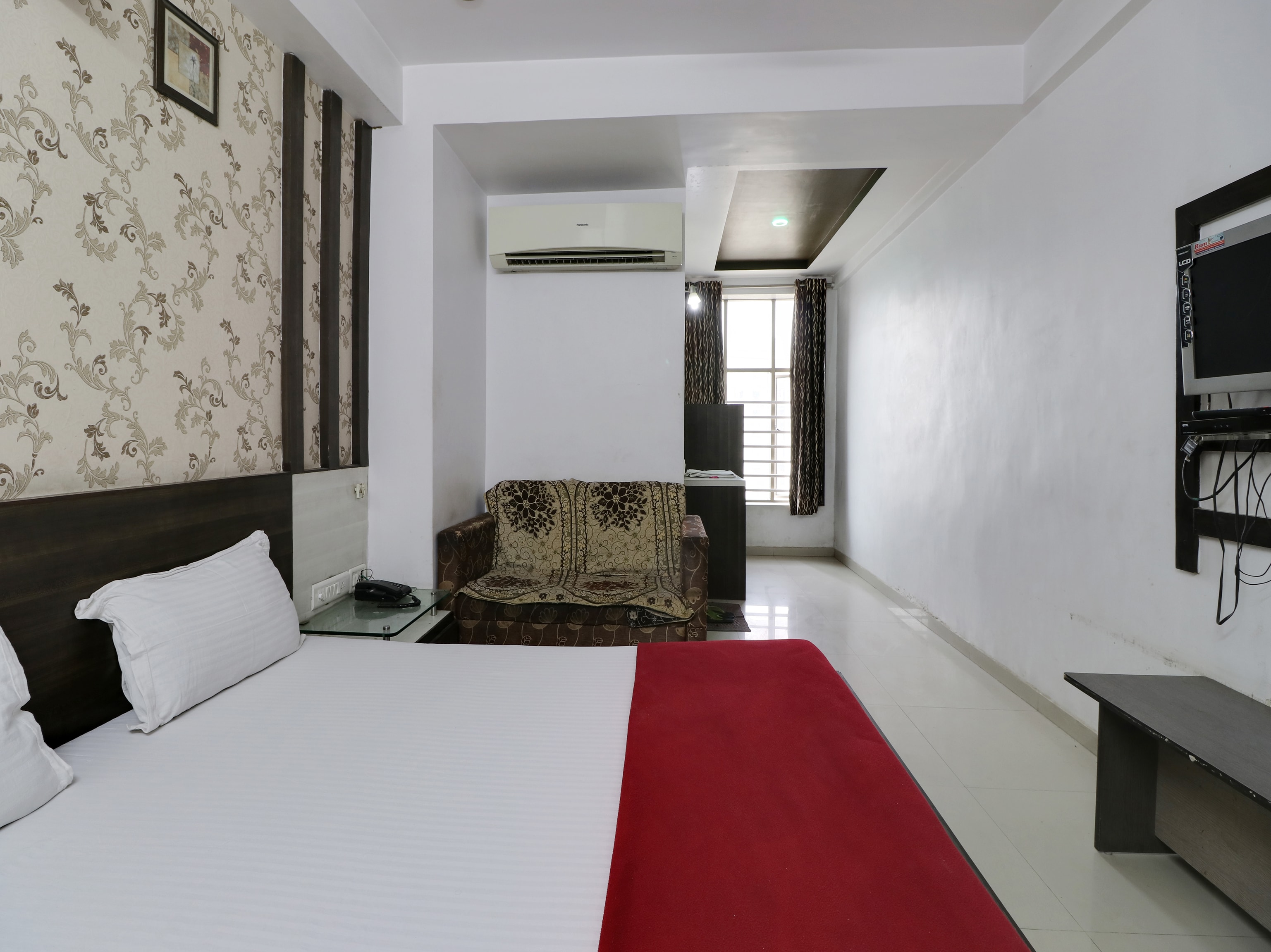 Hotel Shree Sai Palace - Tap to explore photos
