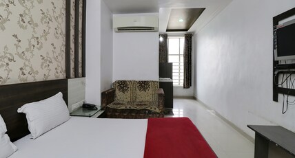 Hotel Shree Sai Palace Room Type - Deluxe room Hotel Shree Sai Palace Room Type - Deluxe room