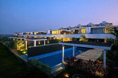 Villa Bella Vista by JadeCaps 3 BHK Pool Nr Airport