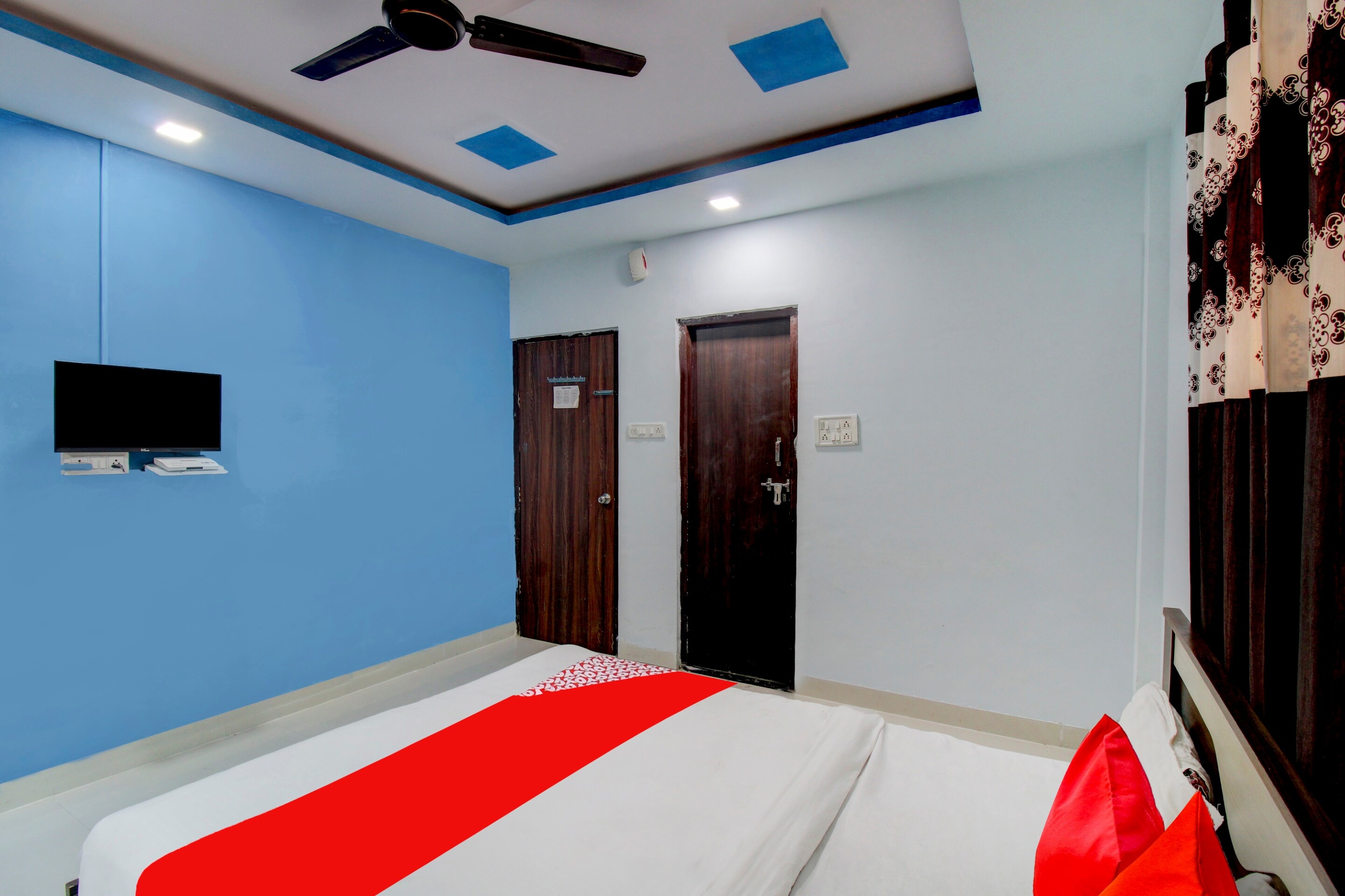 Hotel O by OYO Suyog - Tap to explore photos