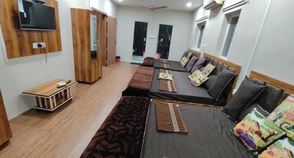 Shree Kedarnath Homestay Room Type - Bedroom 202