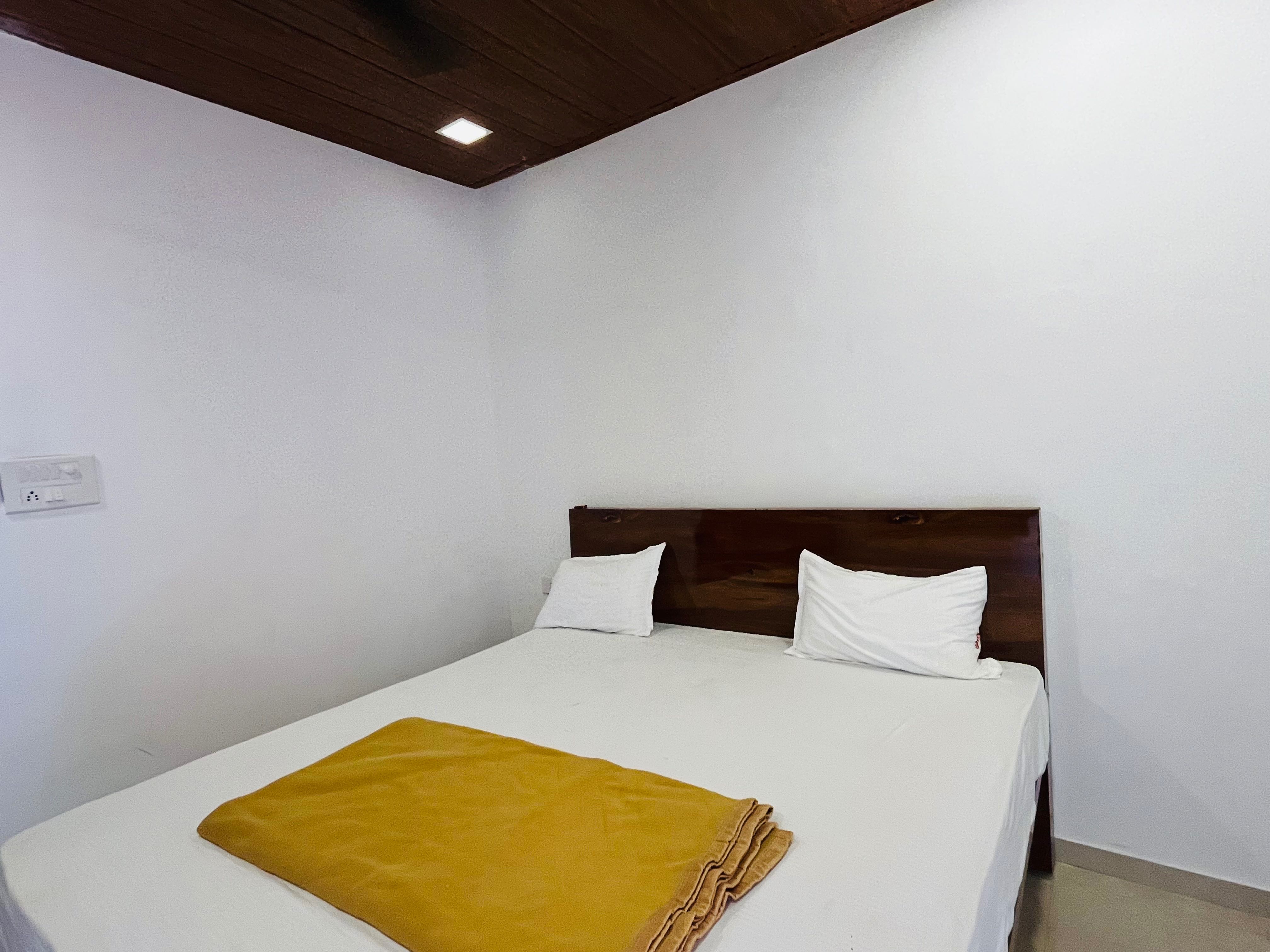 Flagship Silver Star - Tap to explore photos