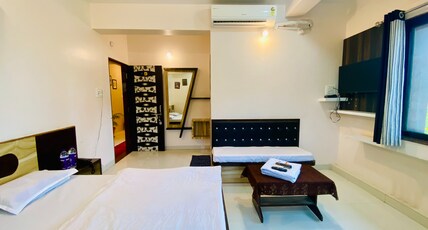 HOTEL GURUKRIPA INN Room Type - Deluxe Room with View