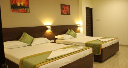 Hotel Grand Gaayatris Room Type - SEMI SUITE 4 BED AC ROOM