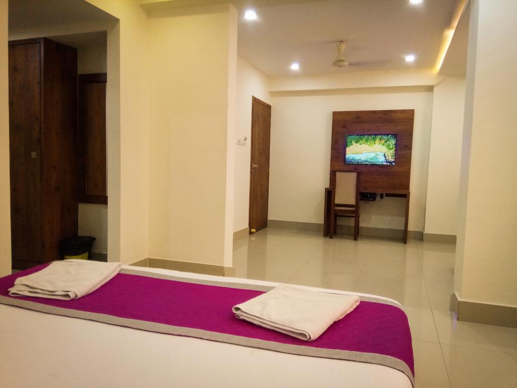 Broad Bean Hotel Kakayangad Muzhakunnu, Kannur - Tap to explore photos