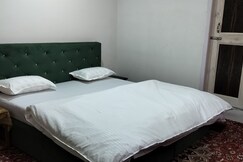 Elizabeth paying guest