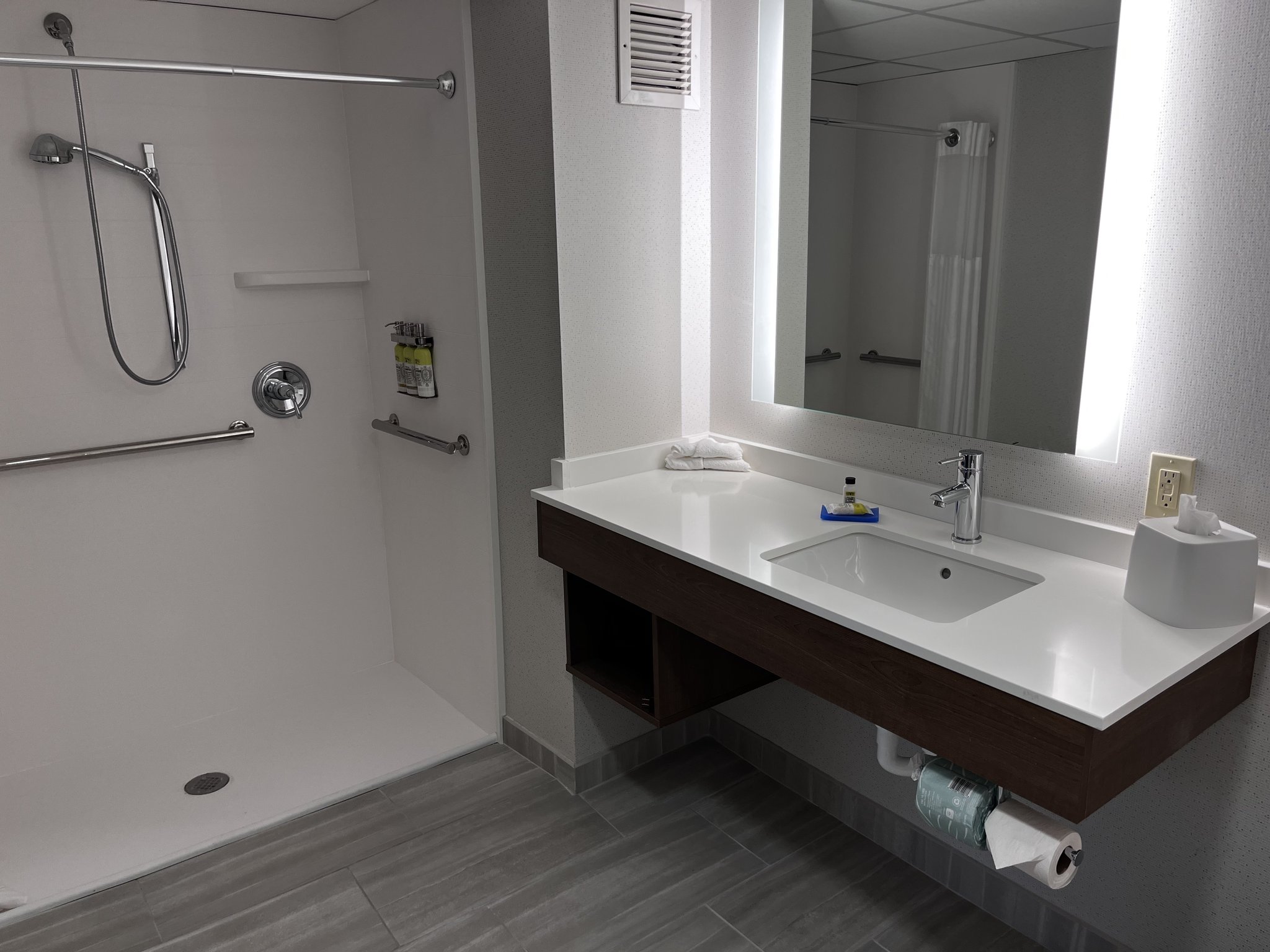 Holiday Inn Express & Suites WILLIAMSPORT - Tap to explore photos