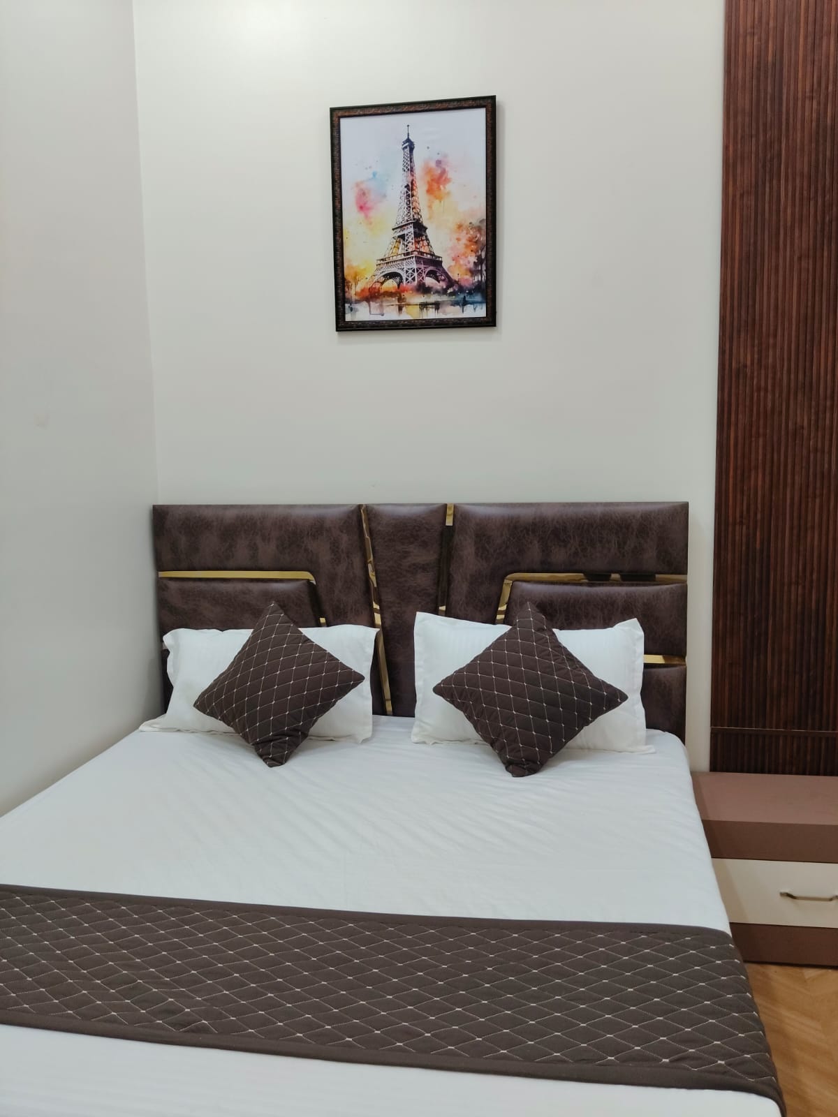 Saffron Hotel & Restorant - Tap to explore photos
