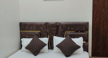 Saffron Hotel & Restorant Room Type - Deluxe Room