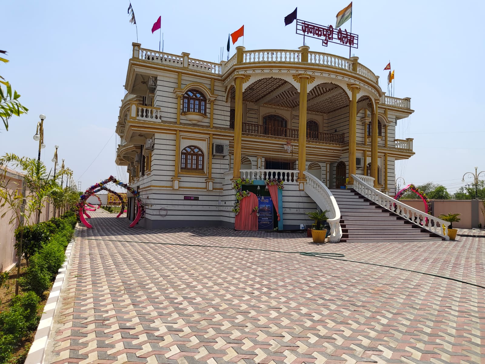JANAKPURI PALACE HOTEL AND RESORT - Tap to explore photos