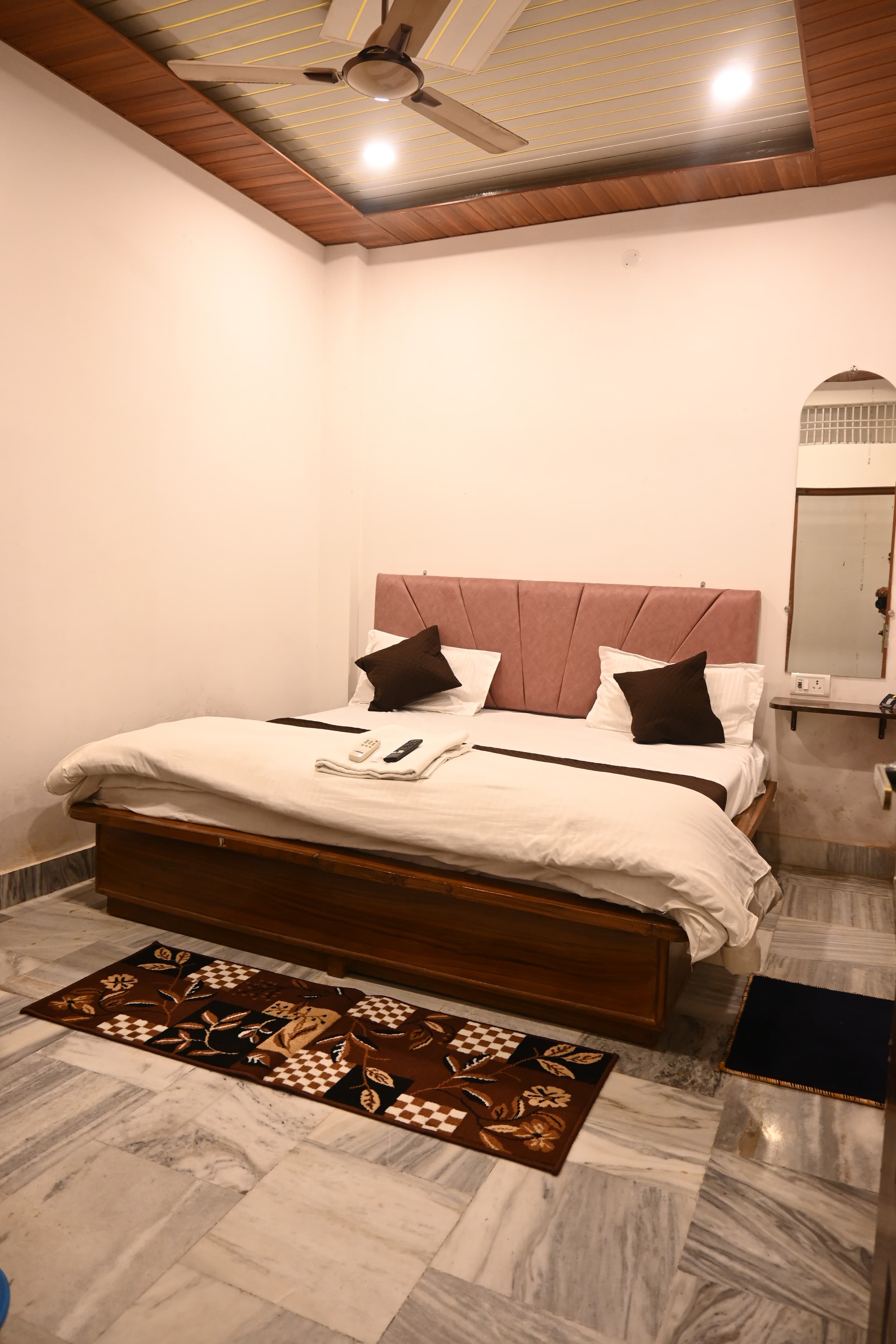 Hotel Maheshwari Villa - Tap to explore photos