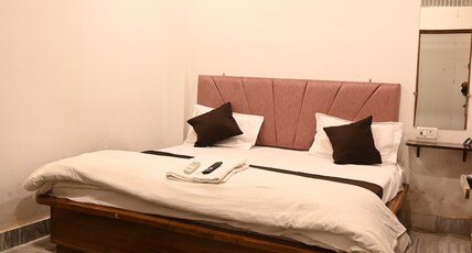 Hotel Maheshwari Villa Room Type - Deluxe Room