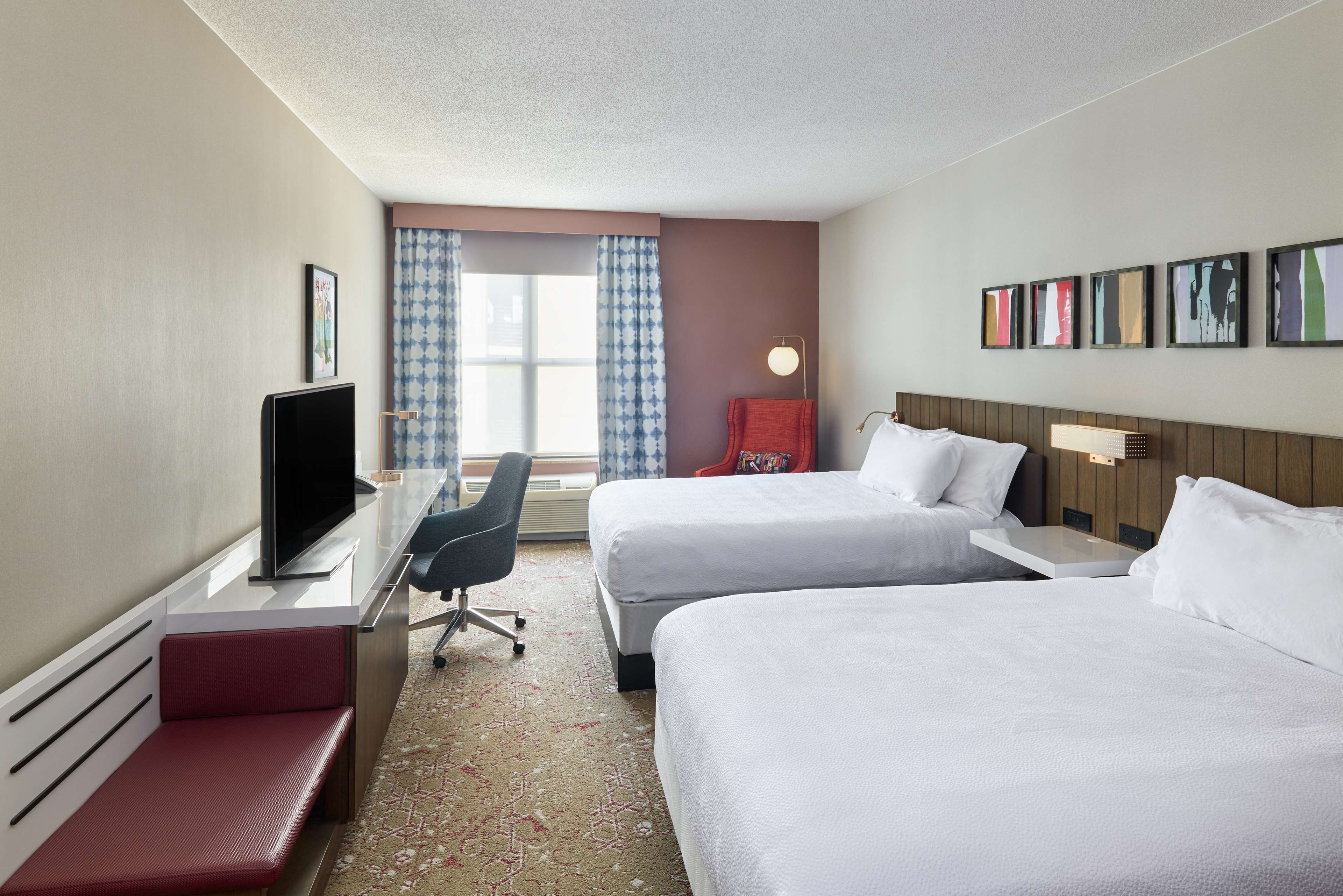 Hilton Garden Inn Bloomington - Tap to explore photos