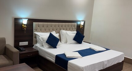 Tiwari Hotel & Restaurant Room Type - Deluxe room