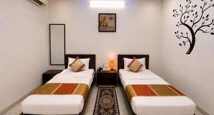 Home Stay Inn | 5 min from Sardar Vallabhbhai Patel International Airport Room Type - Deluxe Twin Room