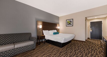 Best Western Albemarle Inn Room Type - 1 King Bed, Non-Smoking, Sofabed For One Person, Microwave And Refrigerator, Wi-Fi, Full Breakfast