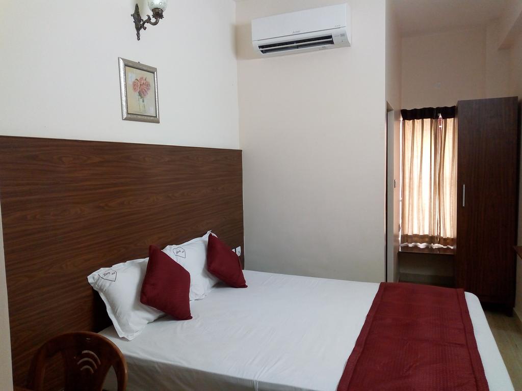 Hotel Lovelynest - Tap to explore photos