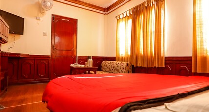 Hotel Hill Top Mall Road Room Type - Deluxe Room