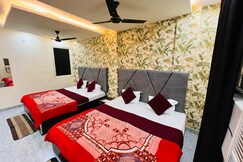 ShreeJi Guest House @Dashaswamedh Ghat