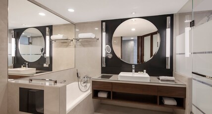 InterContinental Shanghai Pudong Hotel Room Type - 1 King Premium Lounge Access City View