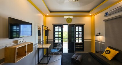 The Hosteller Fort Kochi Room Type - Deluxe Double Room with Balcony