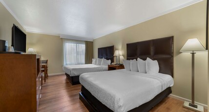 Best Western Plus Northwoods Inn Room Type - 2 Queen Beds, Non-Smoking, Partial Harbor View, Wi-Fi, Full Breakfast