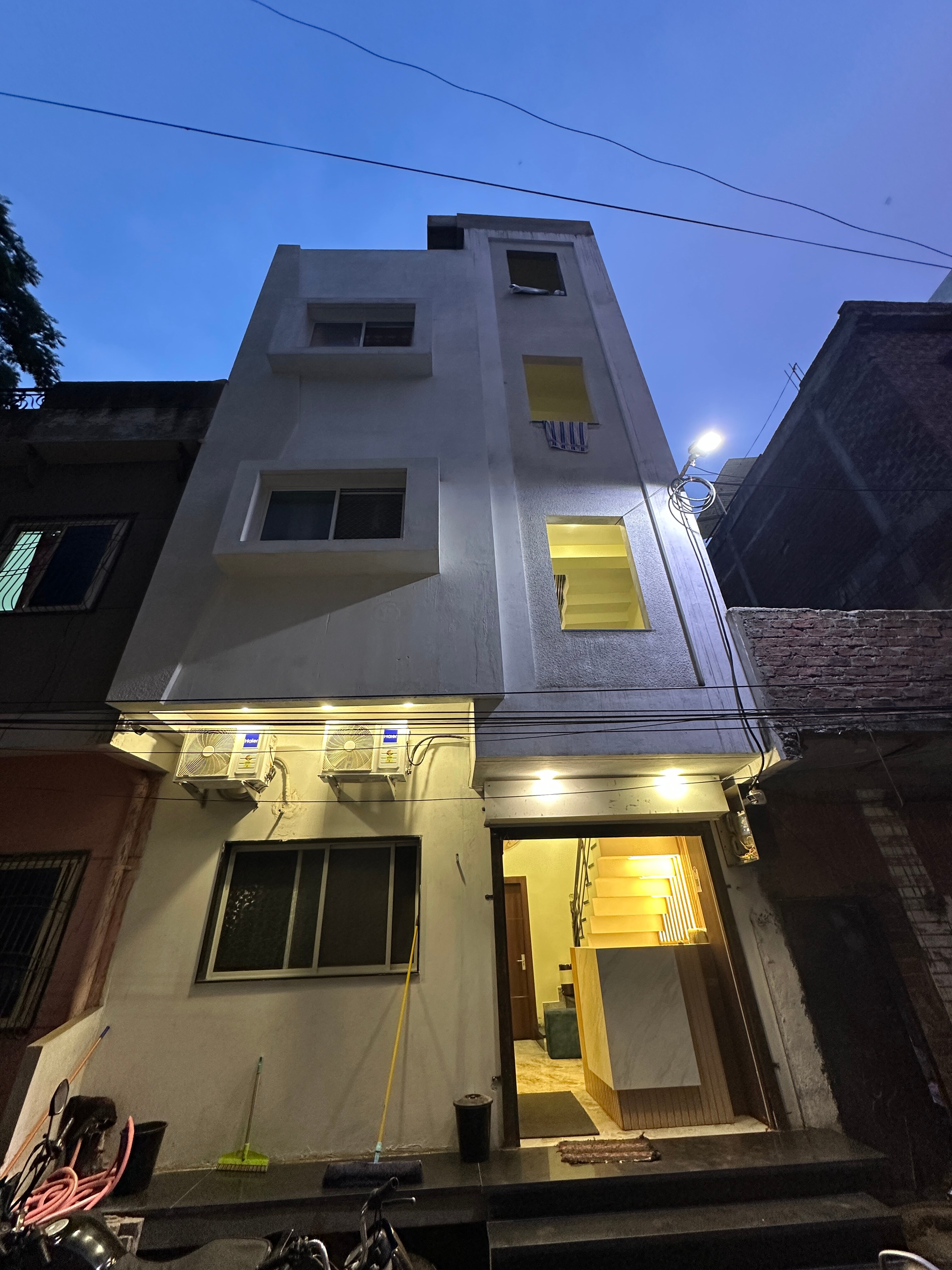 4 Seasons Home Stay - Tap to explore photos