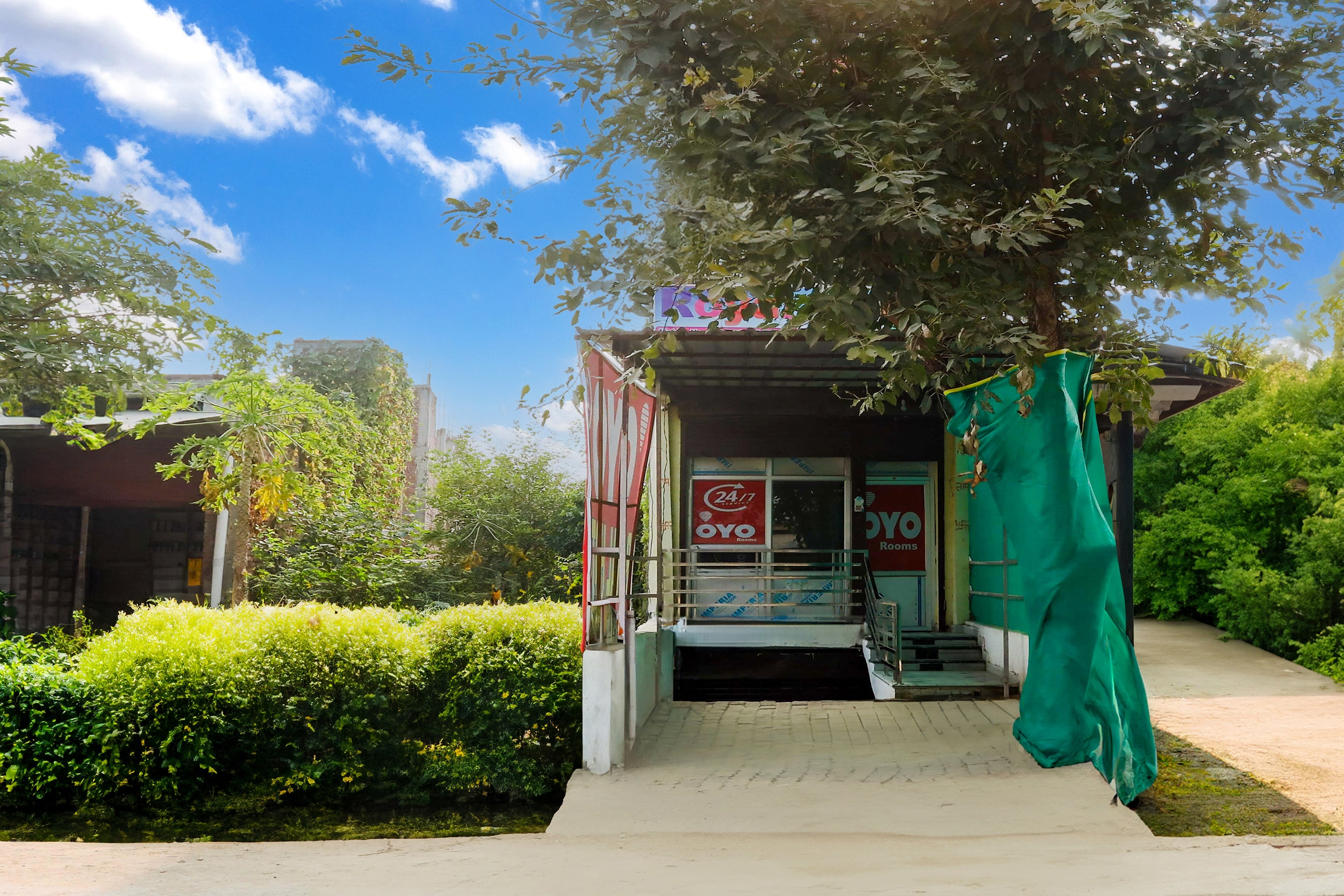 Hotel O ROYAL HOTEL - Tap to explore photos