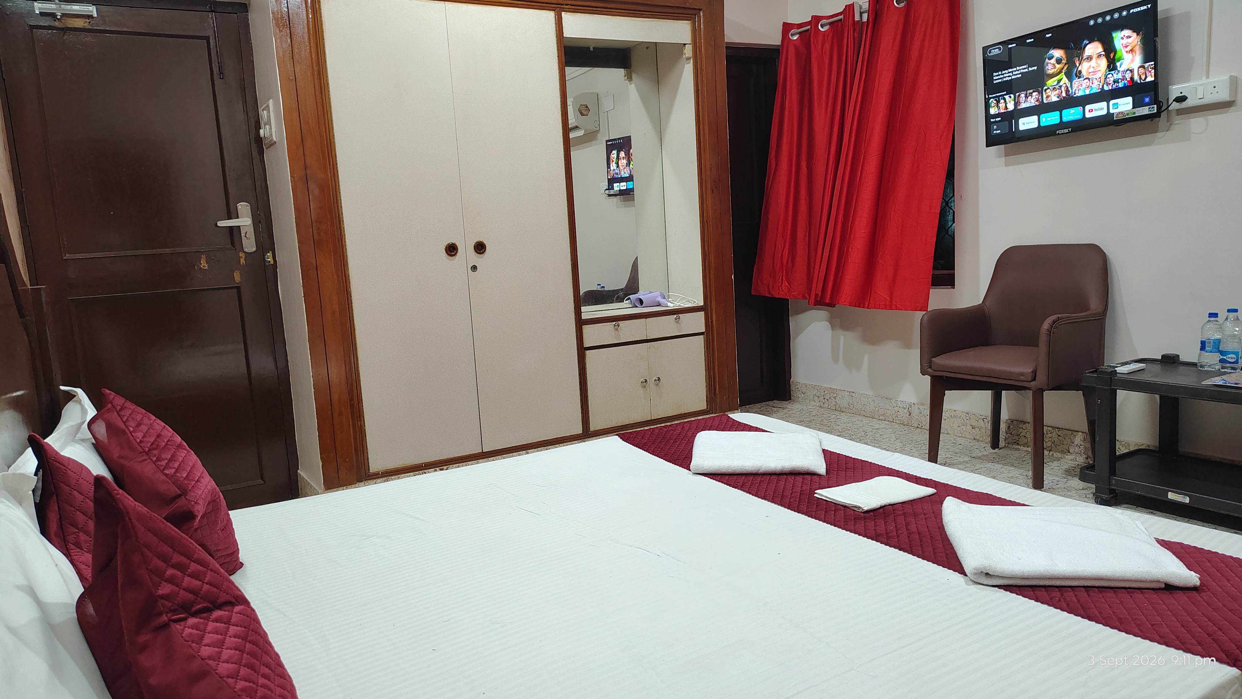 Hotel YOMO House (5min walk from beach) - Tap to explore photos