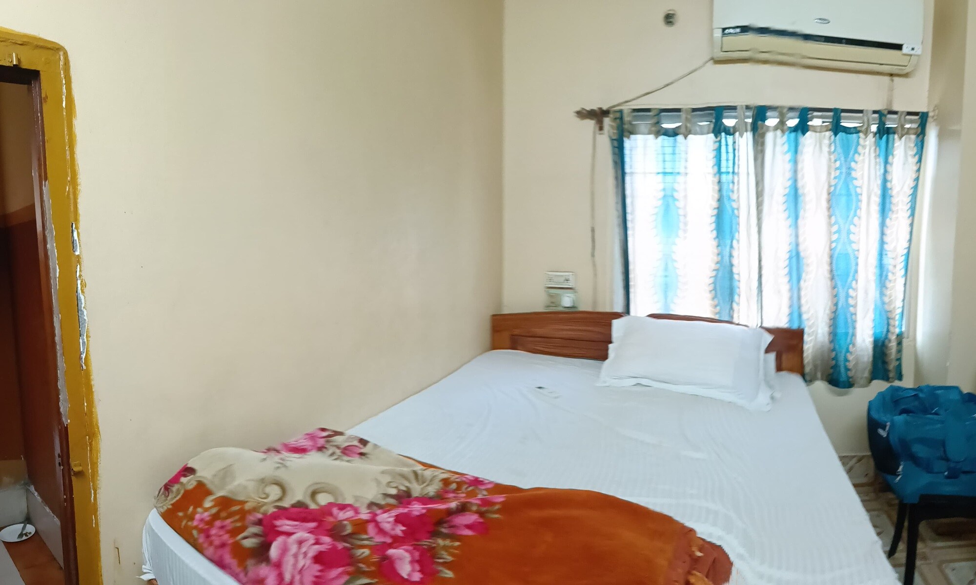 Hotel Shine - Tap to explore photos