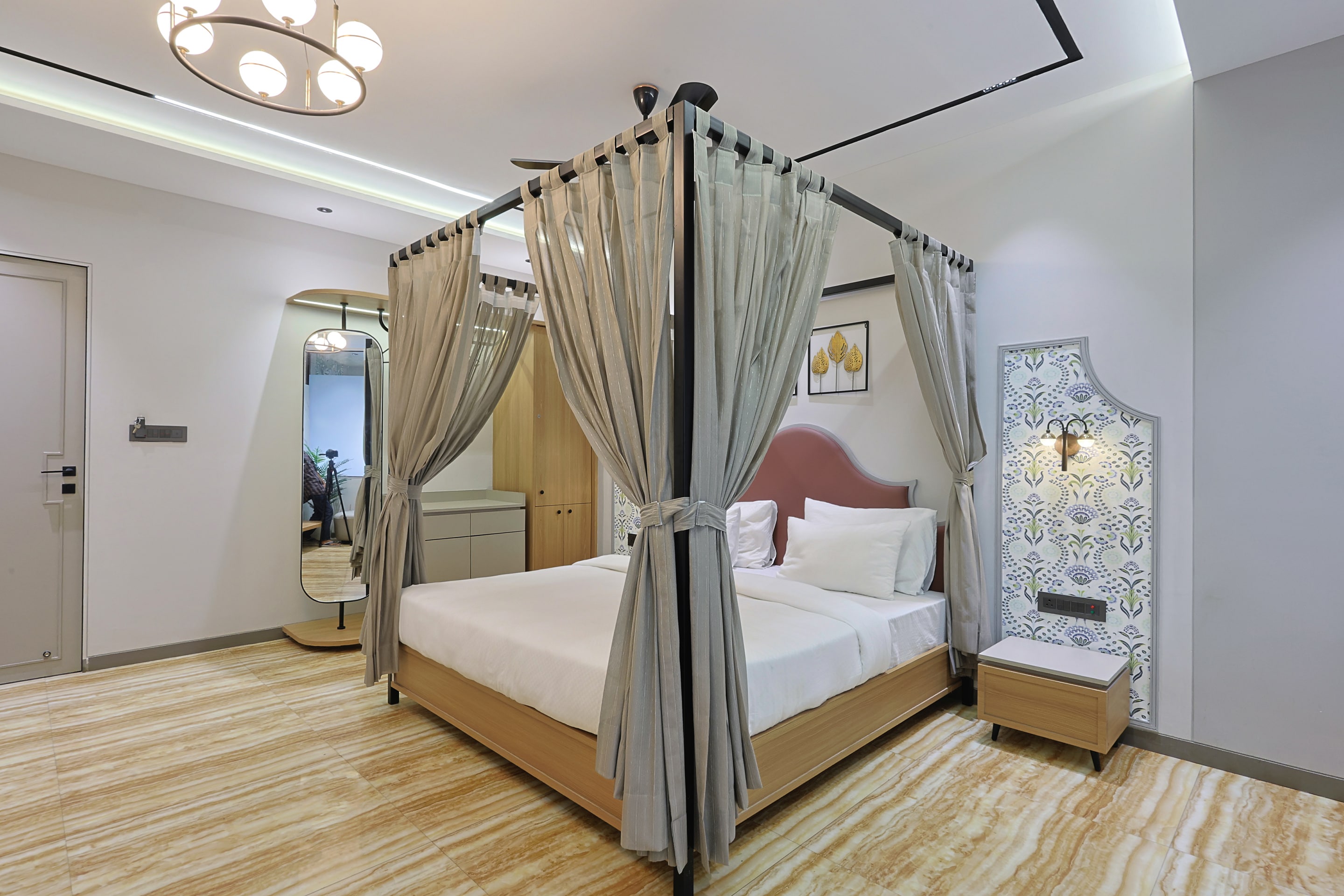 Hotel Shiv Vatika - Tap to explore photos