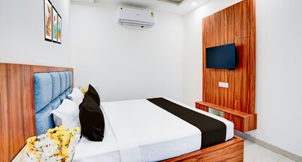 Super Townhouse Sector 93 Noida Expressway Room Type - Deluxe with Balcony
