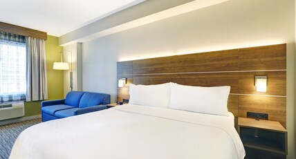 Holiday Inn Express WHITBY OSHAWA Room Type - 1 King Bed Standard with Sofa Bed