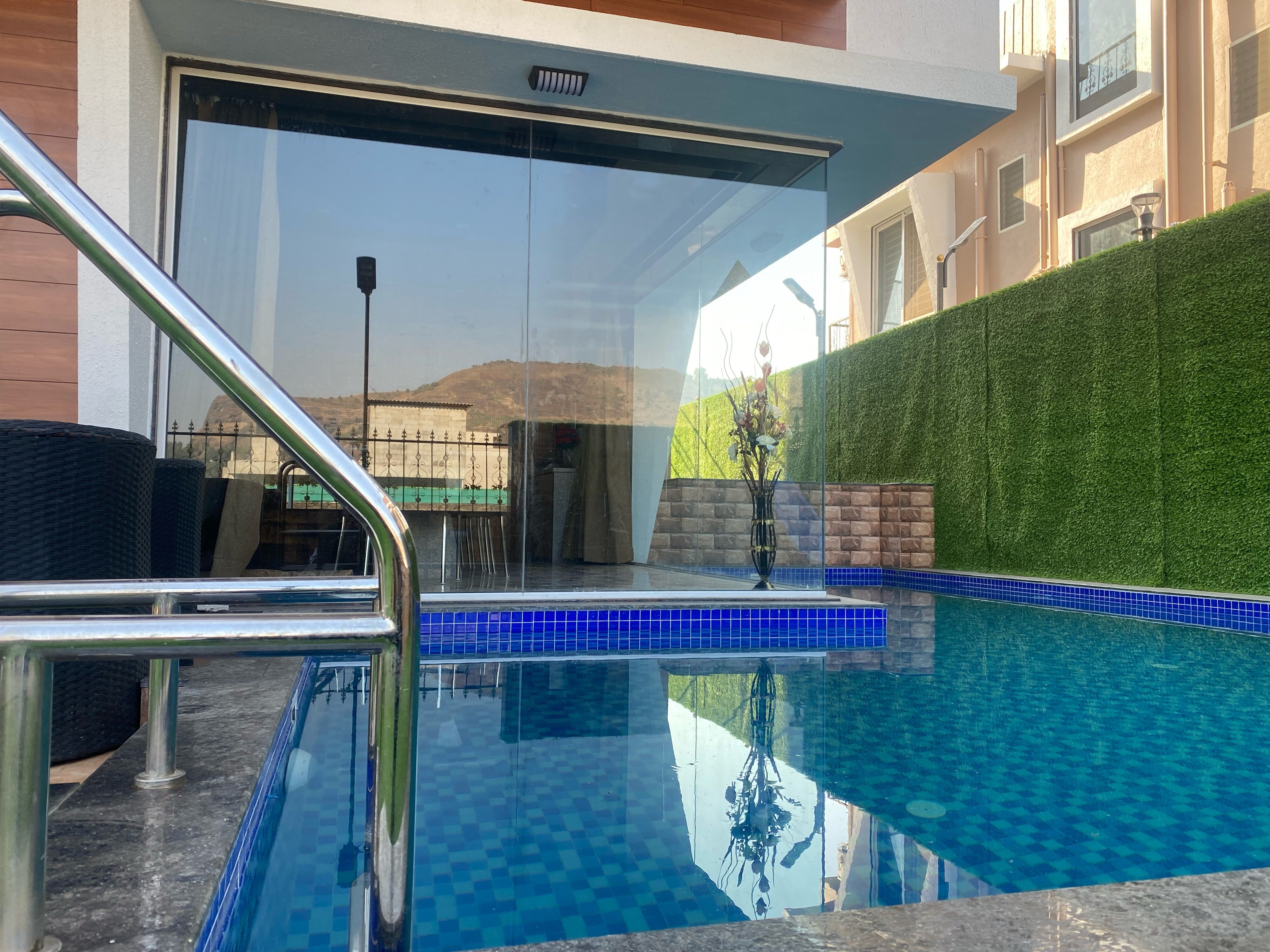 MOUNT RESORT - Tap to explore photos