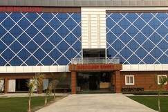 HOTEL TARACHAND & BANQUET HALL