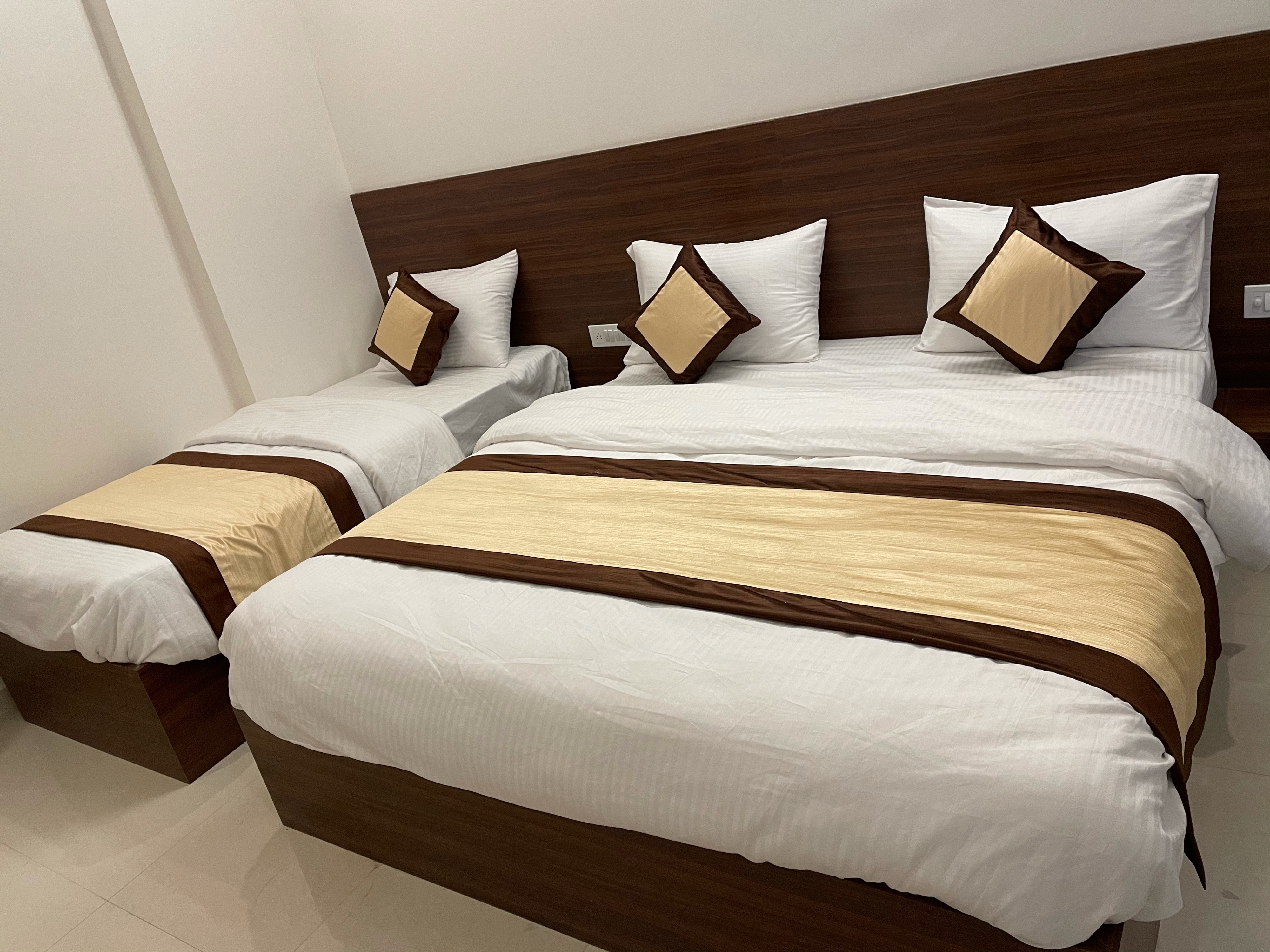 Hotel Horizon - Pratap Nagar - Tap to explore photos