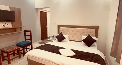 Vishram Home Staty Room Type - Deluxe Room with Balcony and Living Room