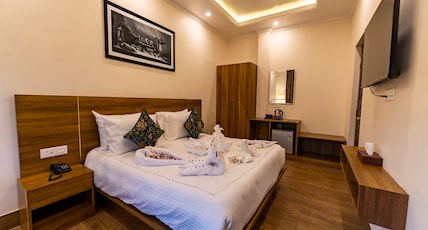 HOTEL FIRDOUS BY SOLAIRE Room Type - Luxury Room with Balcony HOTEL FIRDOUS BY SOLAIRE Room Type - Luxury Room with Balcony